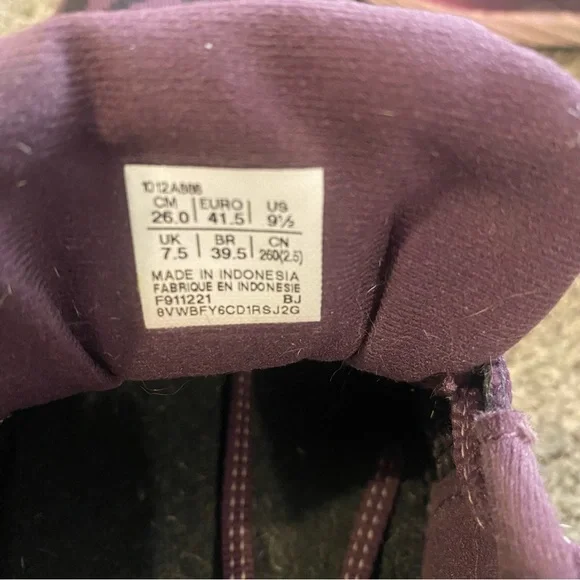 ASICS - Picture 3 of 3